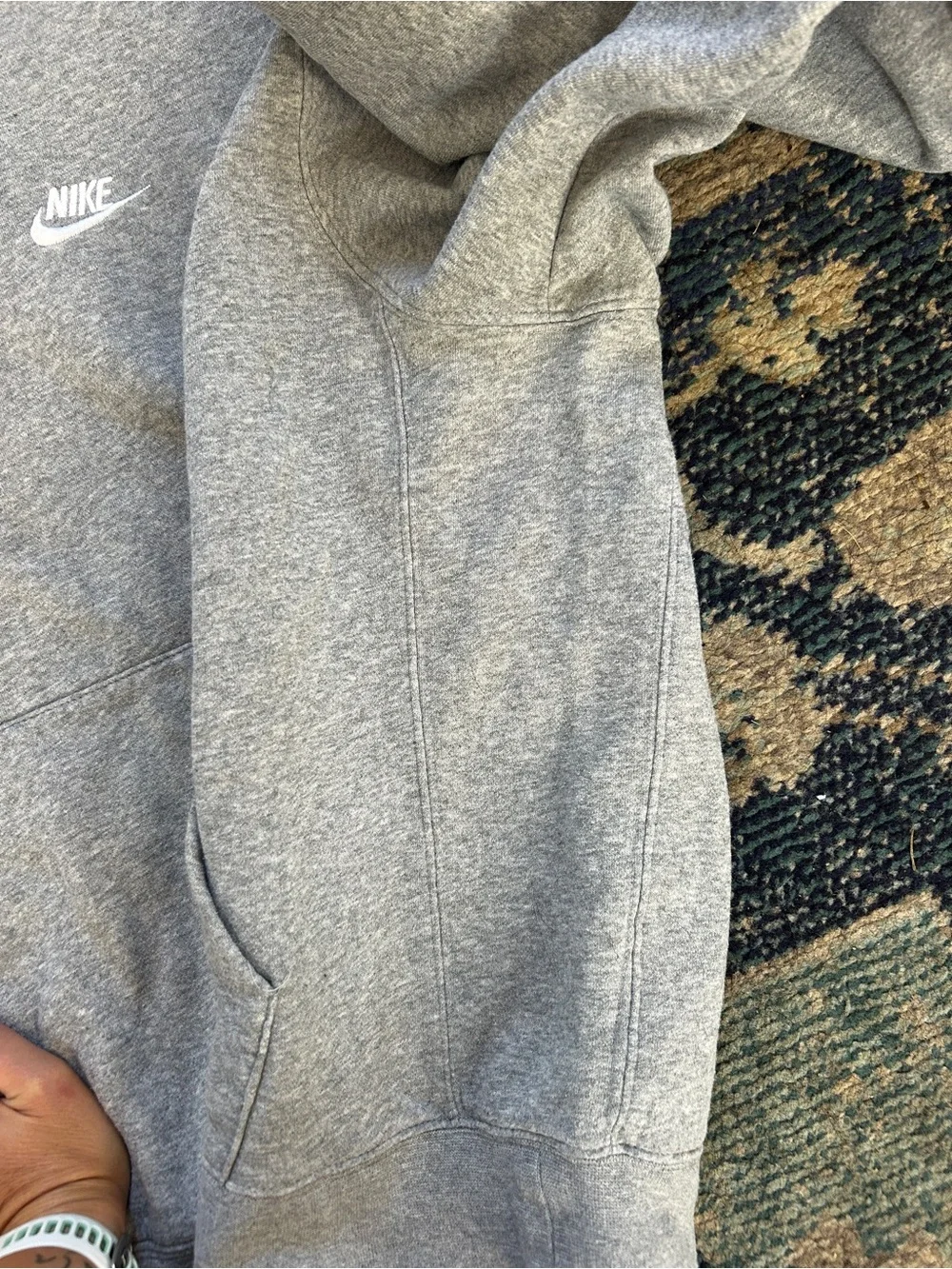 Nike Men’s Sportswear Hoodie XL Gray Embroidered Logo Pullover Sweatshirt